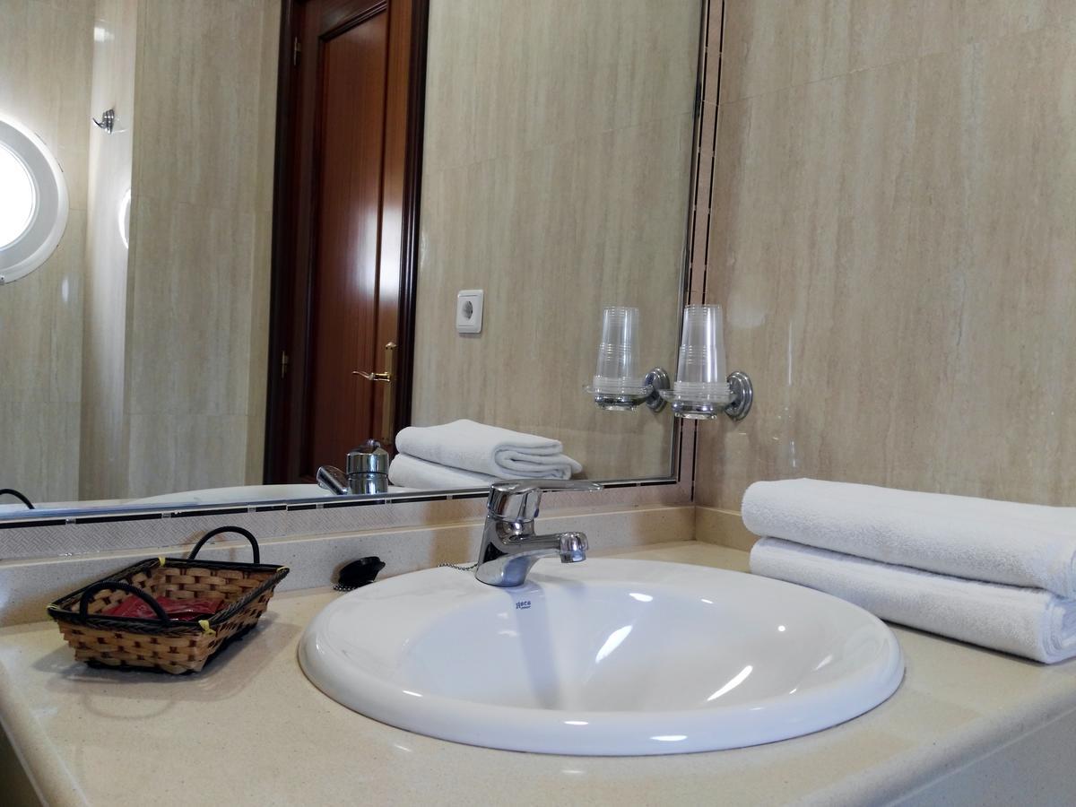 Hotel Restaurante La Rabida 帕洛斯德拉夫龙特拉 外观 照片