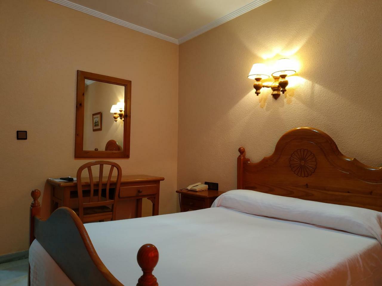 Hotel Restaurante La Rabida 帕洛斯德拉夫龙特拉 外观 照片